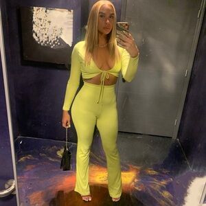 Lime green 🍋‍🟩 tall girl friendly! Two piece set